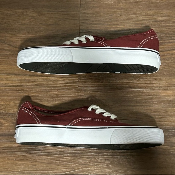 Airwalk Canvas Sneakers NWOT - Picture 5 of 8